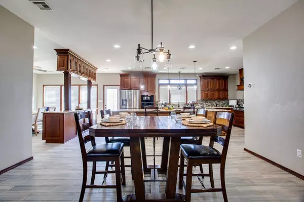 9217 Van Buren ST, Enid, OK 73703-1232