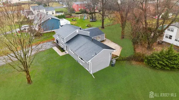 10 Heather DR, Manalapan, NJ 07726