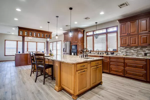 9217 Van Buren ST, Enid, OK 73703-1232