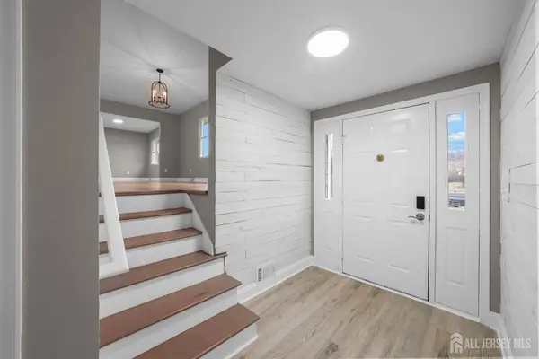 10 Heather DR, Manalapan, NJ 07726