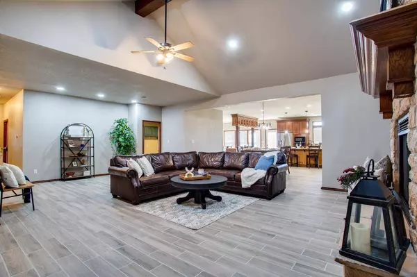 9217 Van Buren ST, Enid, OK 73703-1232