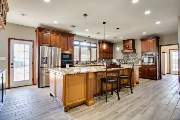 9217 Van Buren ST, Enid, OK 73703-1232