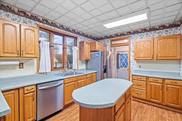 704 Ledochowski ST, Lemont, IL 60439