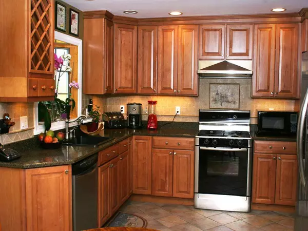 107 S 8th St, Newark City, NJ 07107