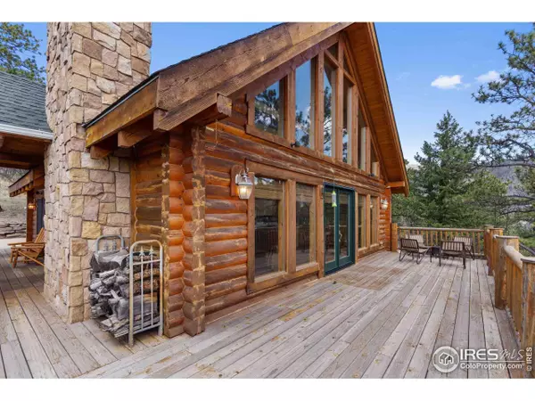 905 Bulwark Ridge Dr, Glen Haven, CO 80532