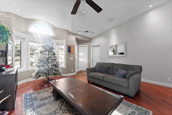 2 Edmund WAY SE, Airdrie, AB T4B 2G2