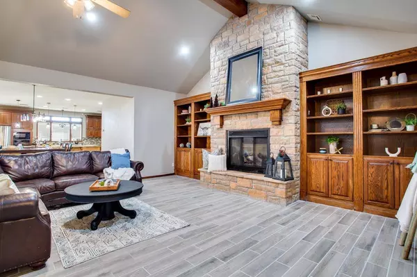 9217 Van Buren ST, Enid, OK 73703-1232