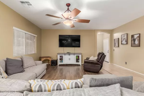 1270 W BEACON Court, Casa Grande, AZ 85122