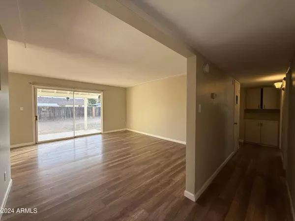 2207 W STATE Avenue, Phoenix, AZ 85021