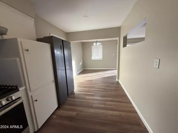 2207 W STATE Avenue, Phoenix, AZ 85021