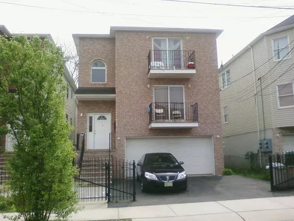 103 S 8th St, Newark City, NJ 07107