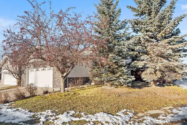 2 Edmund WAY SE, Airdrie, AB T4B 2G2