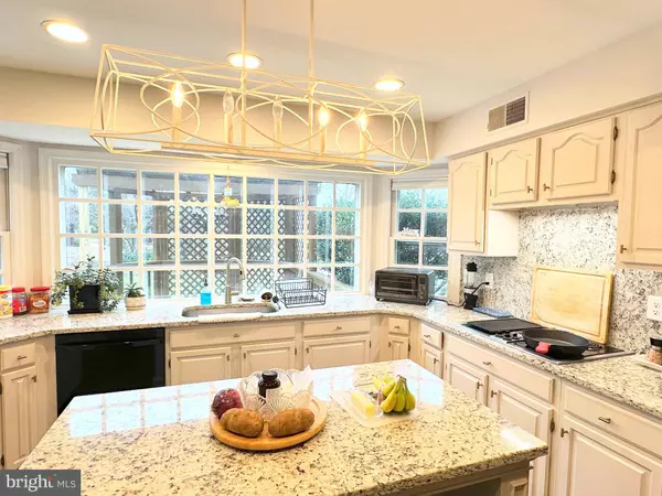 9408 FLOWERDEN LN, Manassas, VA 20110