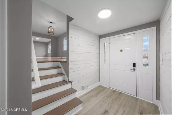 10 Heather Drive, Manalapan, NJ 07726