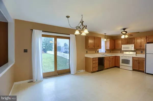 2 BRIAN DR, Lititz, PA 17543