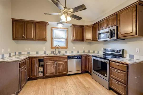 706 Chestnut ST, Leavenworth, KS 66048