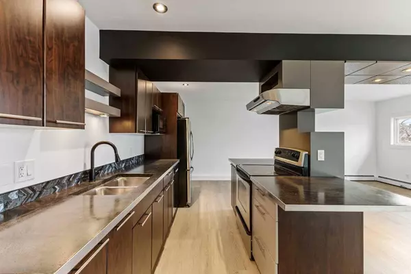 1530 26 AVE SW #8, Calgary, AB T2T 1C5