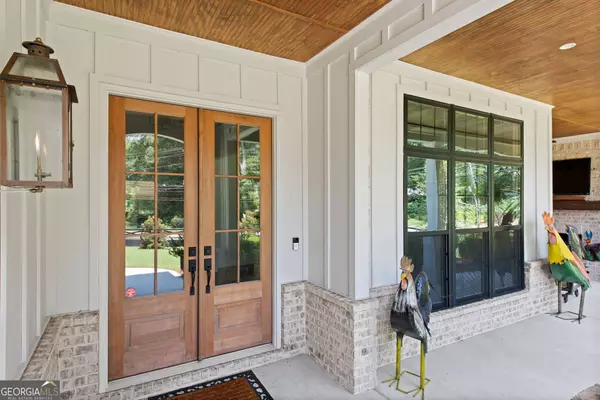 12 Sanford DR, Newnan, GA 30263