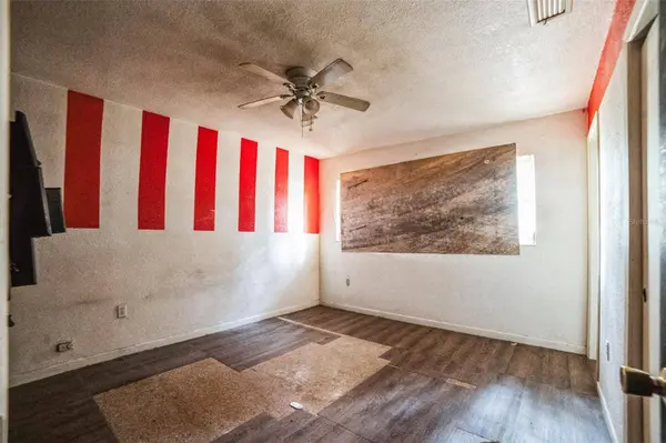 4212 HARRY DR, Fruitland Park, FL 34731