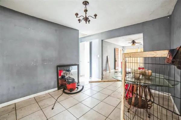 4212 HARRY DR, Fruitland Park, FL 34731