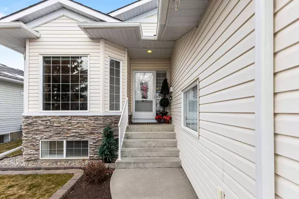 119 Rocky Ridge Villas NW, Calgary, AB T3G 4R2