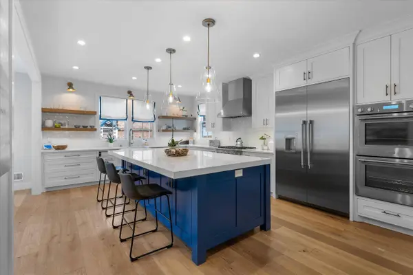 810 E Glen, Whitefish Bay, WI 53217