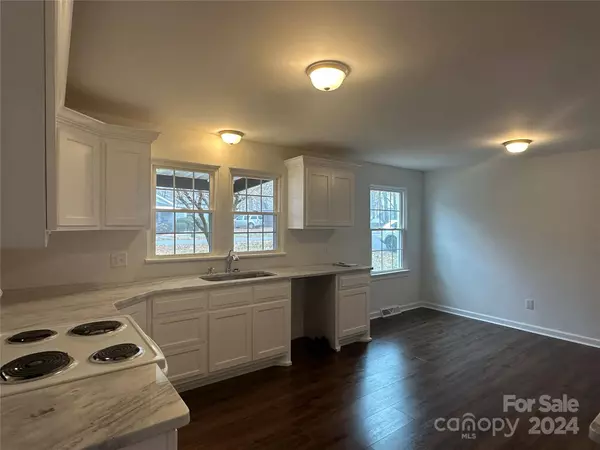 515 37th ST SW, Hickory, NC 28602