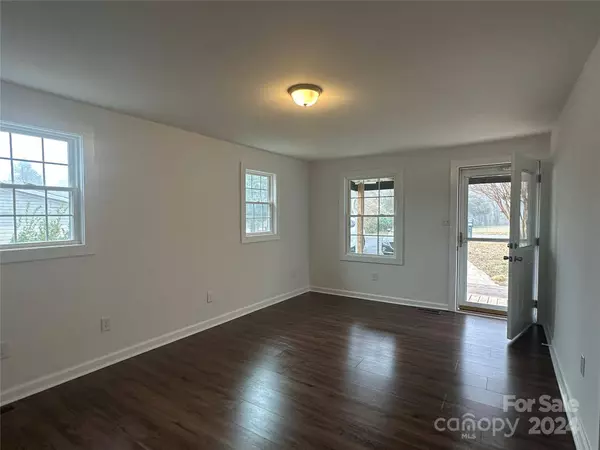 515 37th ST SW, Hickory, NC 28602