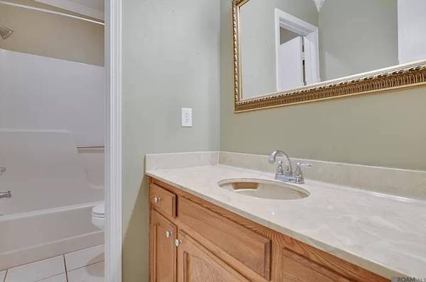 5365 SLEEPY HOLLOW DR, Baton Rouge, LA 70817