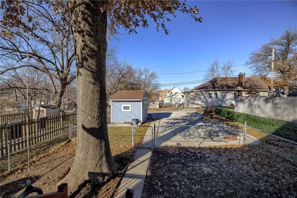 706 Chestnut ST, Leavenworth, KS 66048