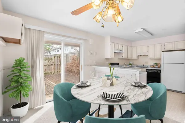 220 N BAYLOR DR, Sterling, VA 20164