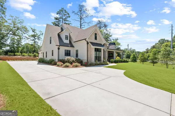 12 Sanford DR, Newnan, GA 30263