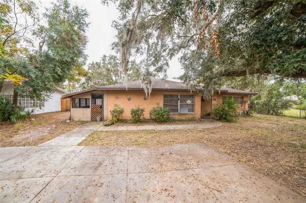 4212 HARRY DR, Fruitland Park, FL 34731