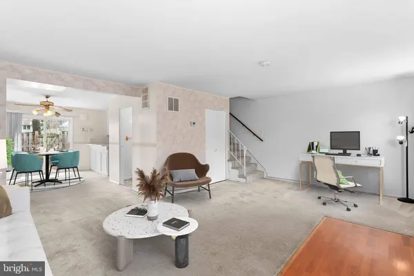 220 N BAYLOR DR, Sterling, VA 20164