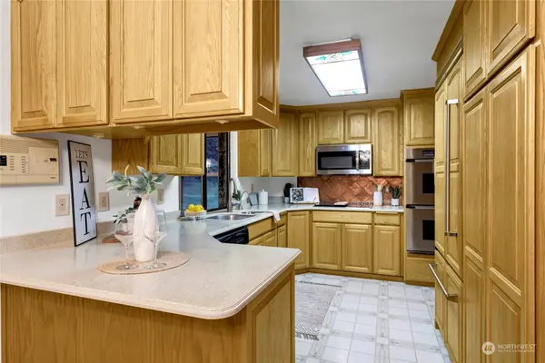 5609 62nd ST W, University Place, WA 98467