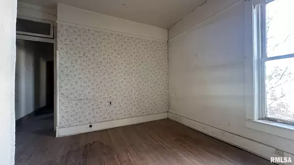 831 BROADWAY ST, Quincy, IL 62301