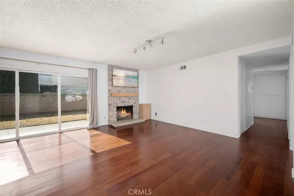 2130 W Houston AVE, Fullerton, CA 92833