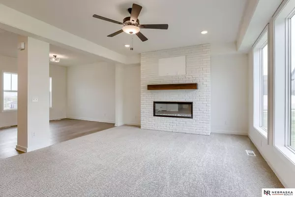 11002 N 169 Avenue, Bennington, NE 68007