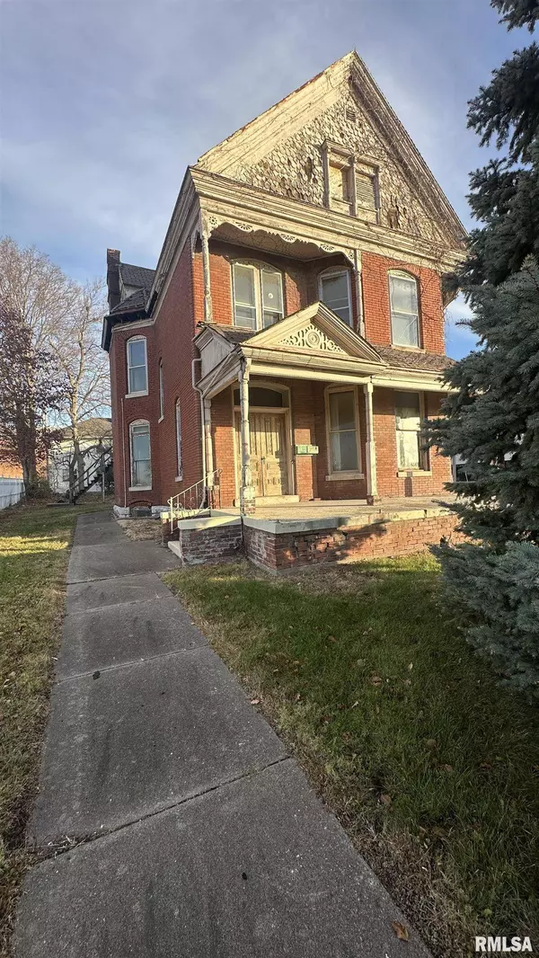 831 BROADWAY ST, Quincy, IL 62301