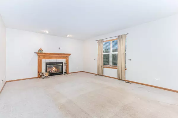 276 Violet DR, Romeoville, IL 60446