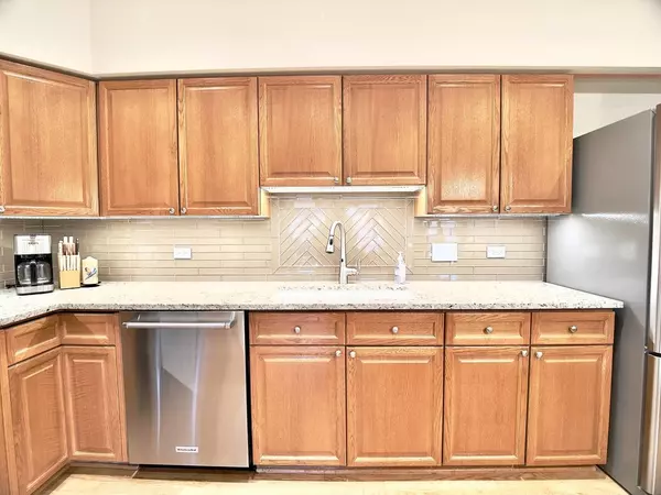 201 N Vail AVE #802, Arlington Heights, IL 60004