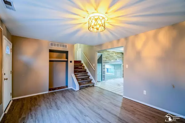 29619 Sussex Avenue, Flat Rock, MI 48134