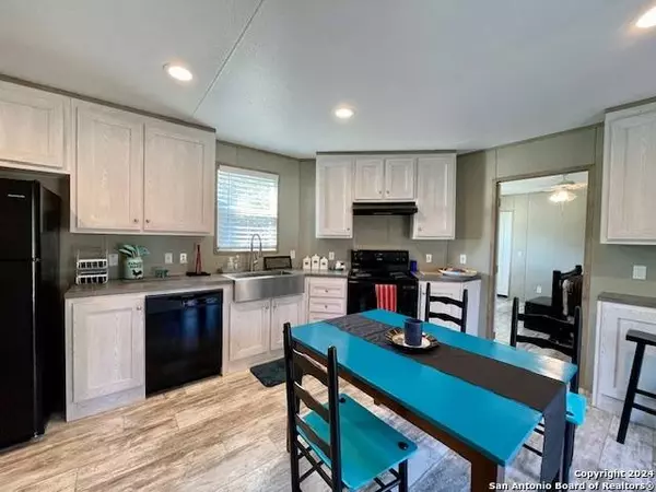 140 Private Road 1502, Bandera, TX 78003