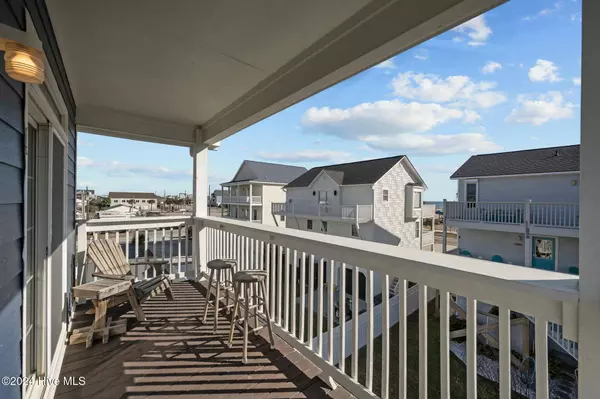 903 Broadway ST, Surf City, NC 28445