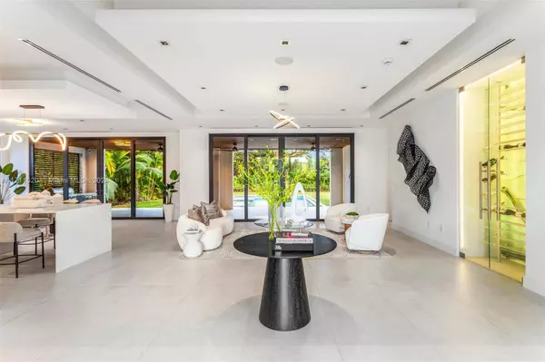 7635 SW 72nd Ave, Miami, FL 33143