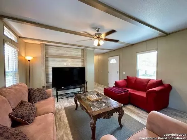 140 Private Road 1502, Bandera, TX 78003