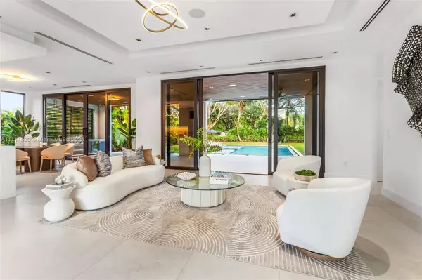 7635 SW 72nd Ave, Miami, FL 33143