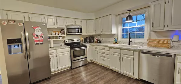 7044 Abell Lane, Newburgh, IN 47630