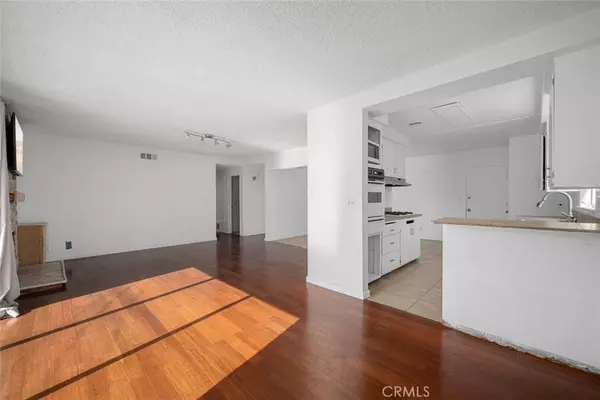 2130 W Houston AVE, Fullerton, CA 92833