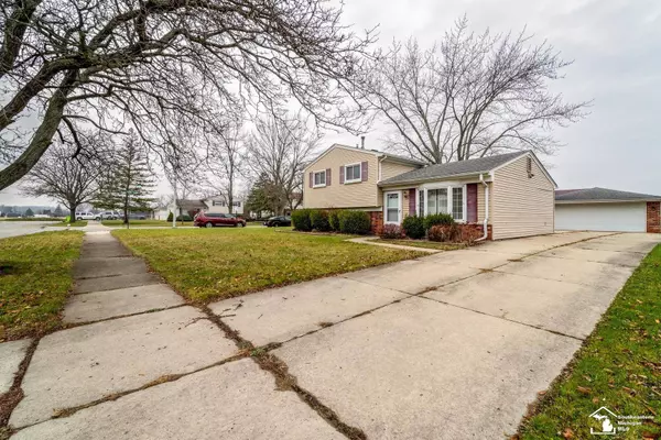 29619 Sussex Avenue, Flat Rock, MI 48134